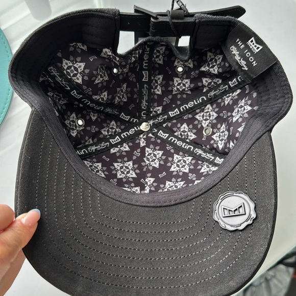 NWT Melin “The Icon” size CL - Picture 3 of 4